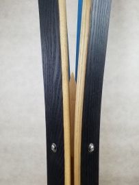 Porte manteaux - détails du décor en bois brulé methode japonaise shou-sugi-ban